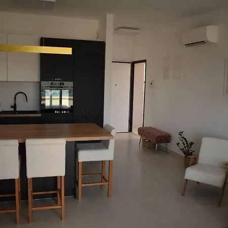 Luxury With Pool, Jacuzzi And Sea View Split דירה *