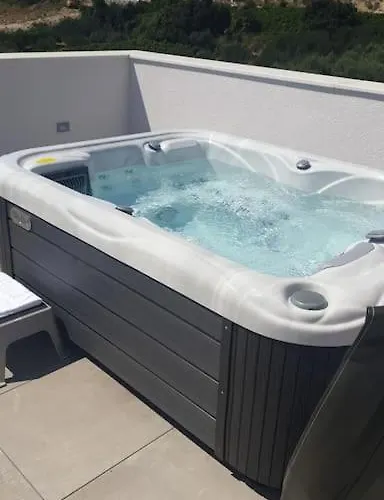 Luxury With Pool, Jacuzzi And Sea View Split