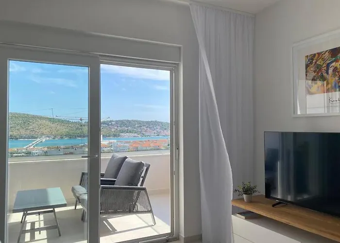 Luxury With Pool, Jacuzzi And Sea View Split Appartement *
